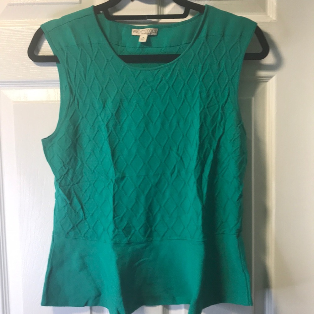 Woman’s sleeveless Medium green top